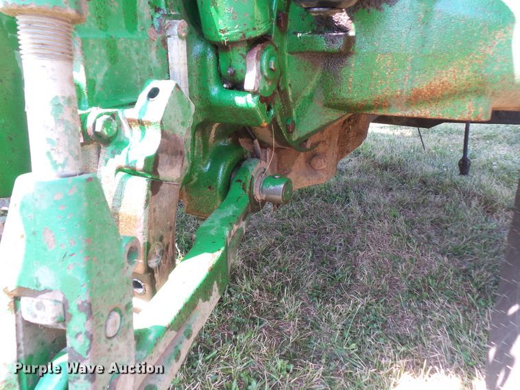 image for item DF0849 2000 John Deere 7210  tractor