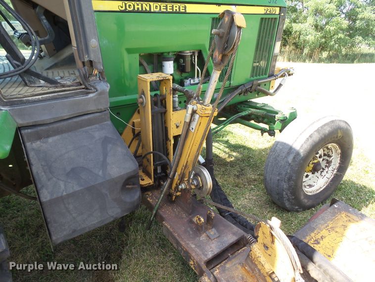 image for item DF0849 2000 John Deere 7210  tractor