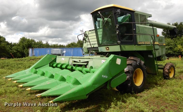 image for item DF5175 1981 John Deere SideHill 6620 combine