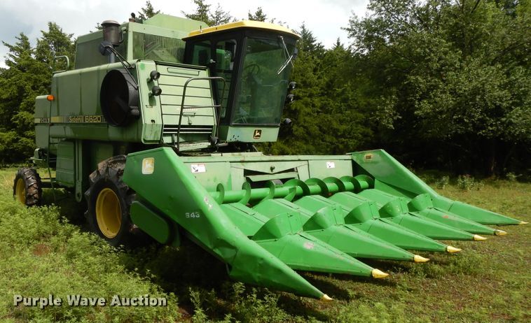 image for item DF5175 1981 John Deere SideHill 6620 combine
