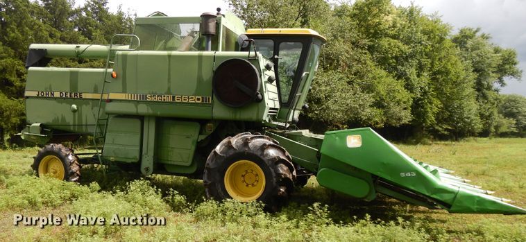 image for item DF5175 1981 John Deere SideHill 6620 combine