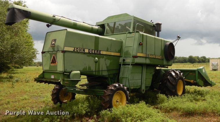 image for item DF5175 1981 John Deere SideHill 6620 combine