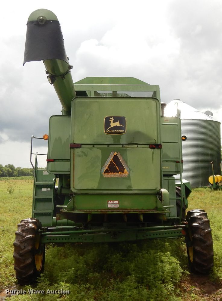 image for item DF5175 1981 John Deere SideHill 6620 combine