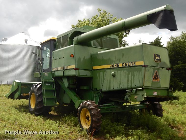 image for item DF5175 1981 John Deere SideHill 6620 combine