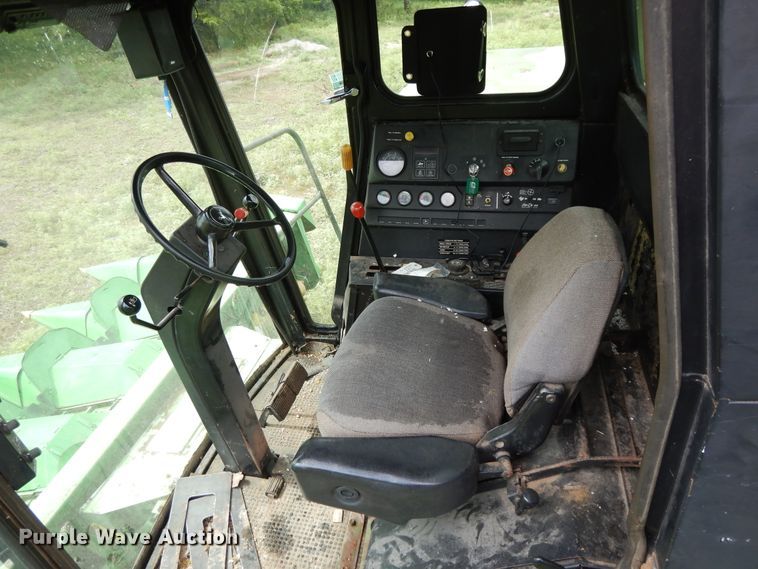 image for item DF5175 1981 John Deere SideHill 6620 combine