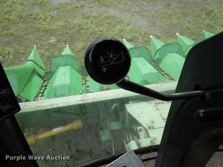 image for item DF5175 1981 John Deere SideHill 6620 combine