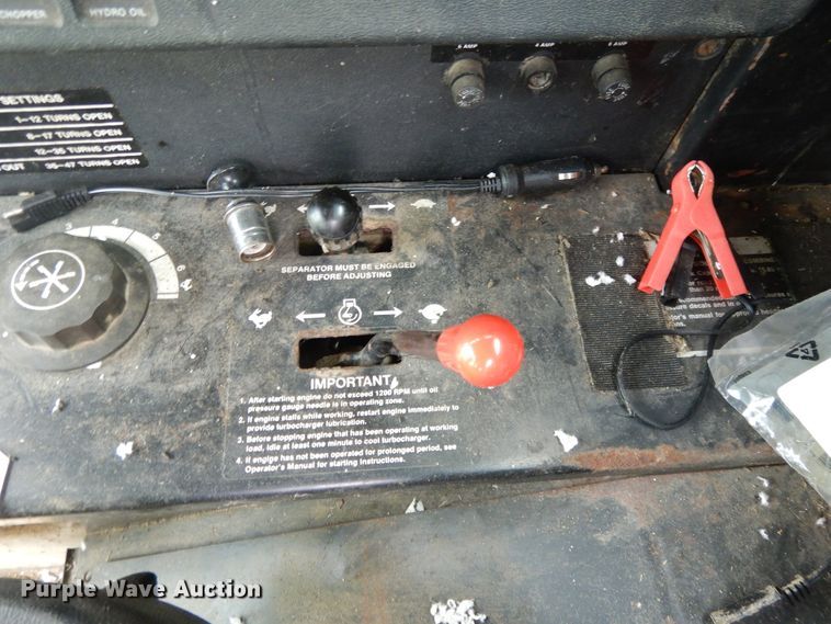 image for item DF5175 1981 John Deere SideHill 6620 combine