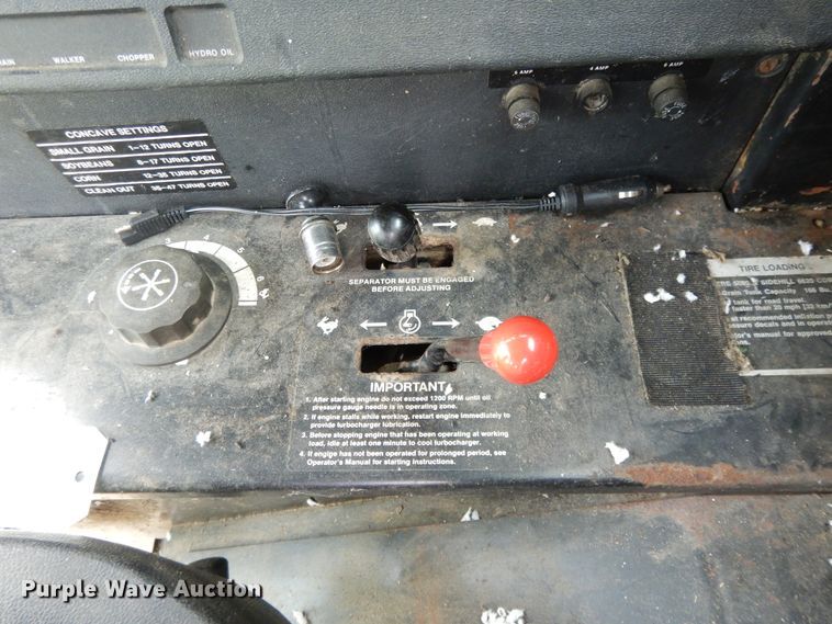 image for item DF5175 1981 John Deere SideHill 6620 combine