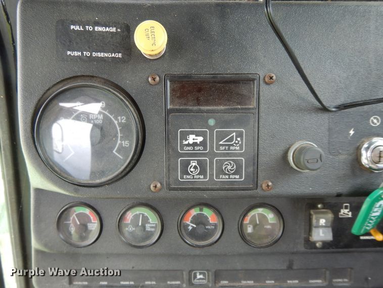 image for item DF5175 1981 John Deere SideHill 6620 combine