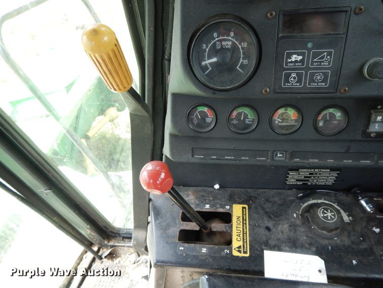 image for item DF5175 1981 John Deere SideHill 6620 combine