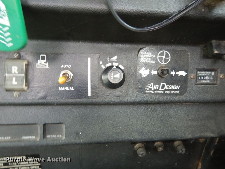 image for item DF5175 1981 John Deere SideHill 6620 combine