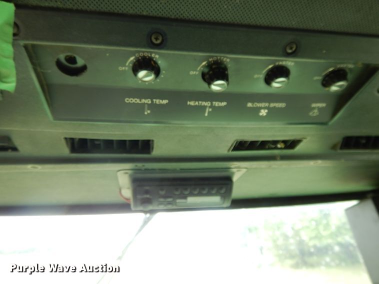 image for item DF5175 1981 John Deere SideHill 6620 combine