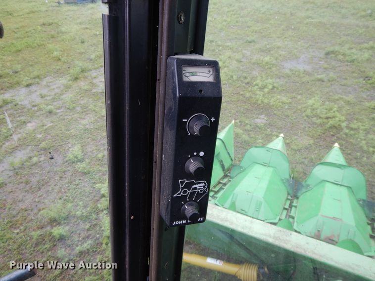 image for item DF5175 1981 John Deere SideHill 6620 combine