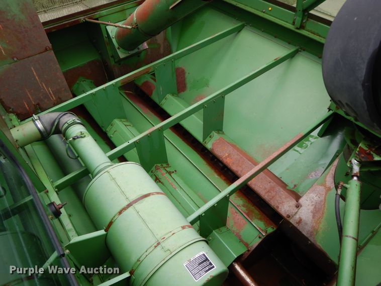 image for item DF5175 1981 John Deere SideHill 6620 combine