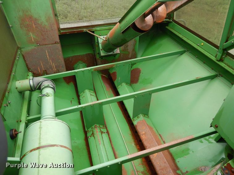 image for item DF5175 1981 John Deere SideHill 6620 combine
