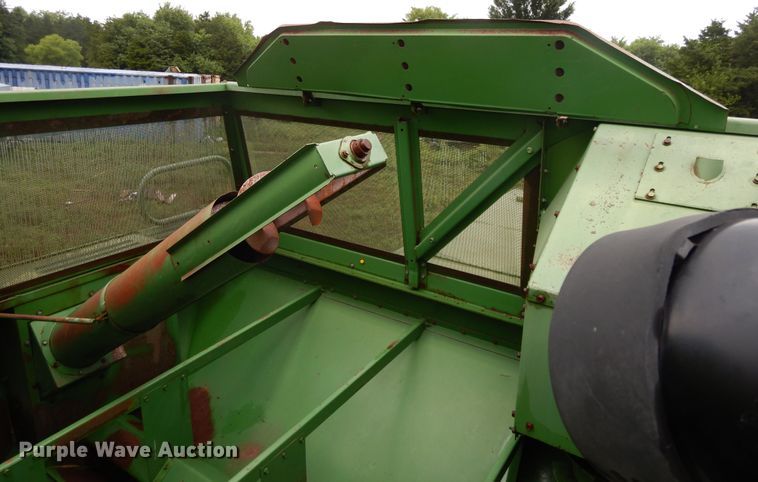 image for item DF5175 1981 John Deere SideHill 6620 combine