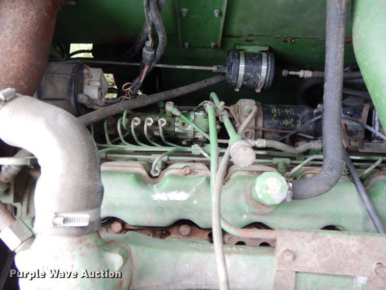 image for item DF5175 1981 John Deere SideHill 6620 combine