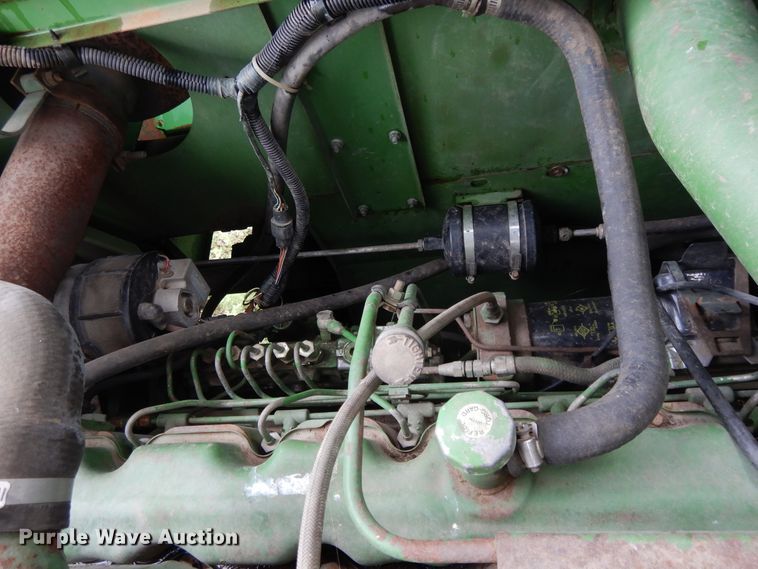 image for item DF5175 1981 John Deere SideHill 6620 combine