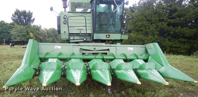 image for item DF5175 1981 John Deere SideHill 6620 combine