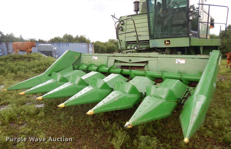 image for item DF5175 1981 John Deere SideHill 6620 combine