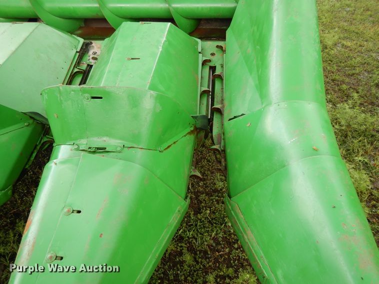 image for item DF5175 1981 John Deere SideHill 6620 combine