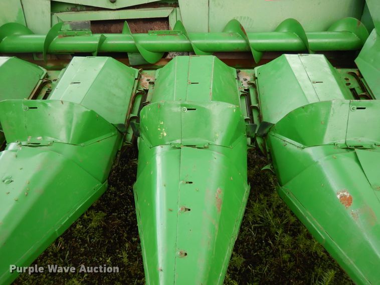 image for item DF5175 1981 John Deere SideHill 6620 combine