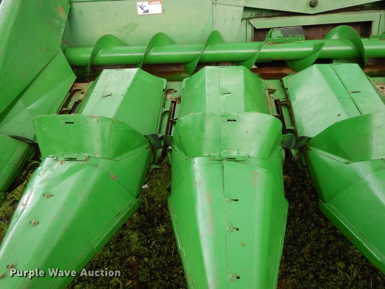 image for item DF5175 1981 John Deere SideHill 6620 combine