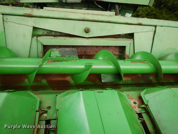 image for item DF5175 1981 John Deere SideHill 6620 combine
