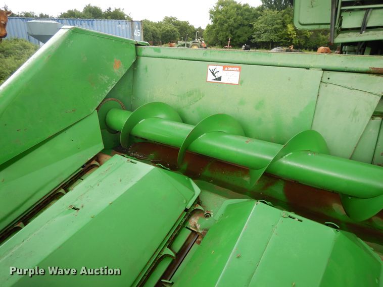 image for item DF5175 1981 John Deere SideHill 6620 combine