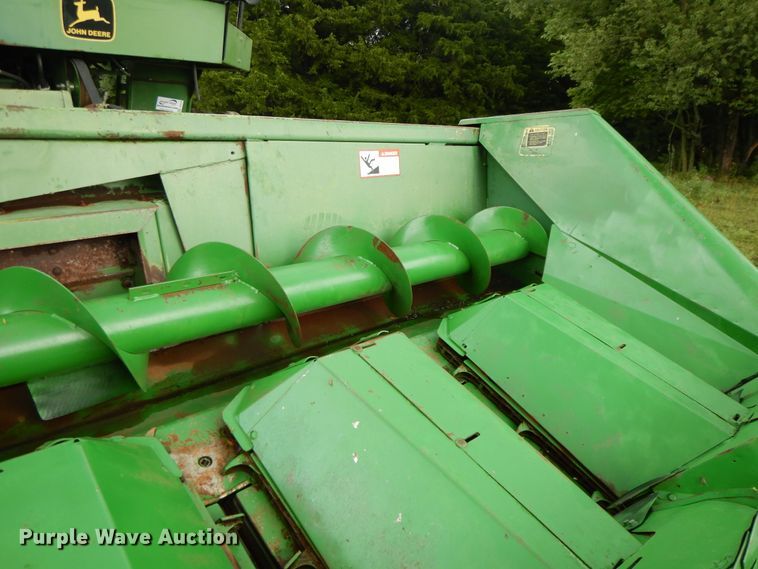 image for item DF5175 1981 John Deere SideHill 6620 combine