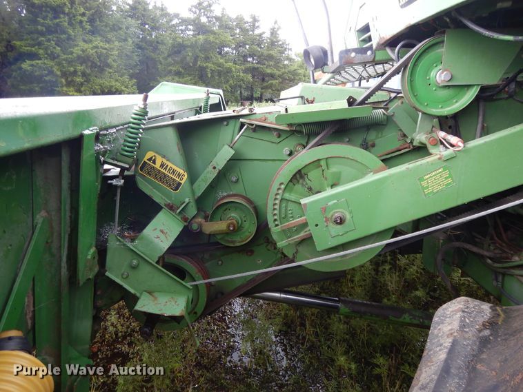 image for item DF5175 1981 John Deere SideHill 6620 combine