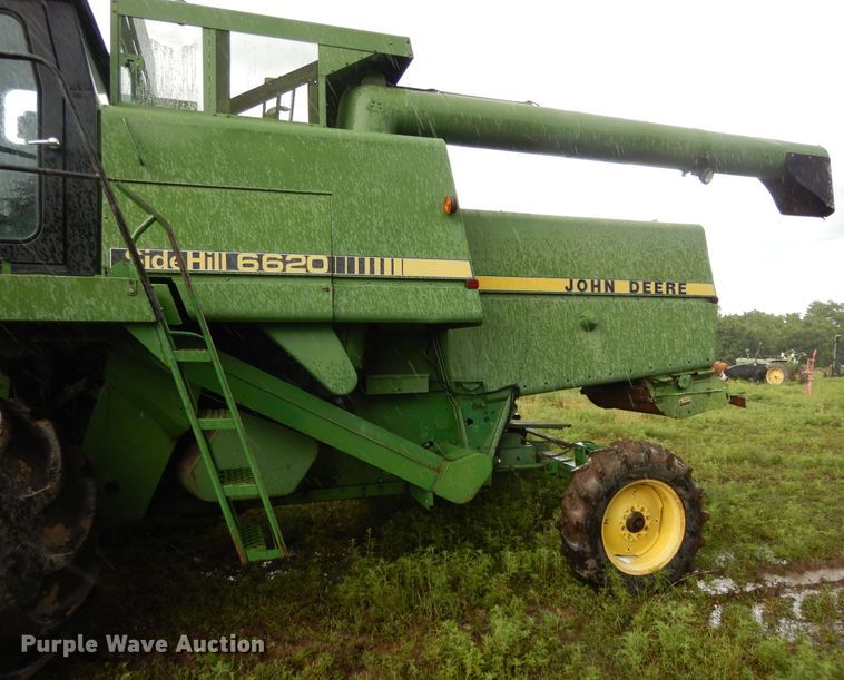 image for item DF5175 1981 John Deere SideHill 6620 combine