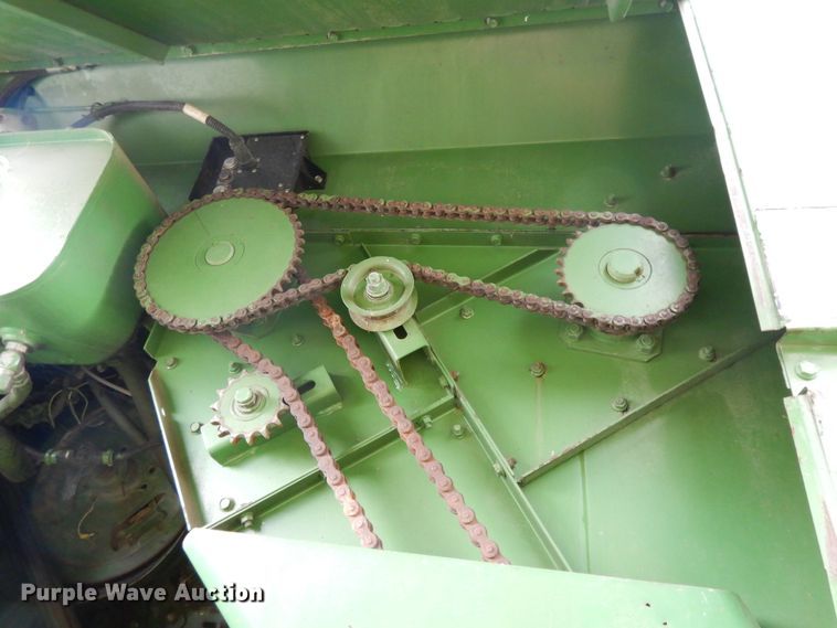 image for item DF5175 1981 John Deere SideHill 6620 combine