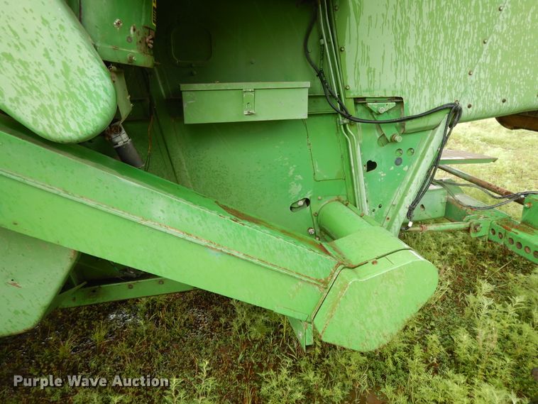 image for item DF5175 1981 John Deere SideHill 6620 combine