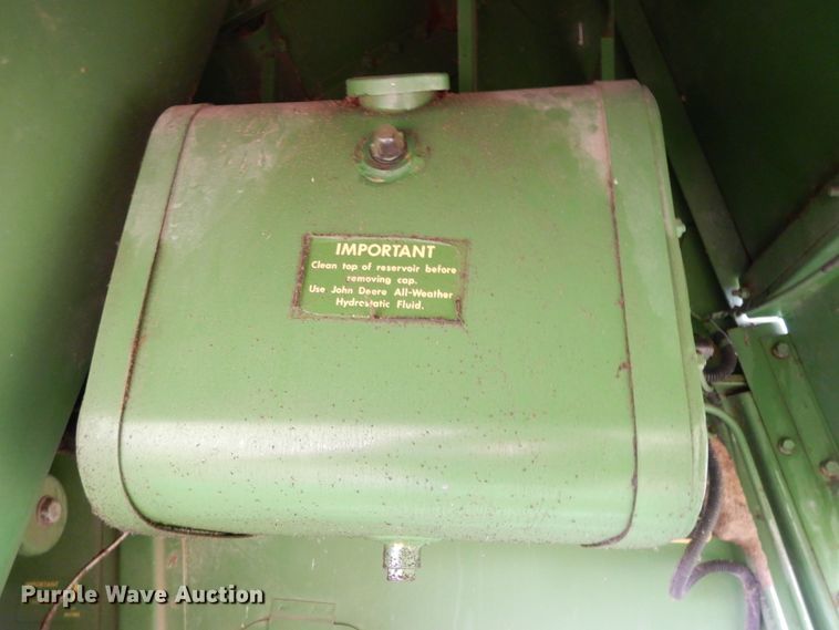 image for item DF5175 1981 John Deere SideHill 6620 combine
