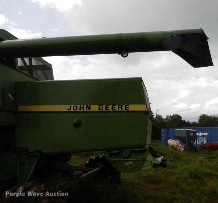 image for item DF5175 1981 John Deere SideHill 6620 combine