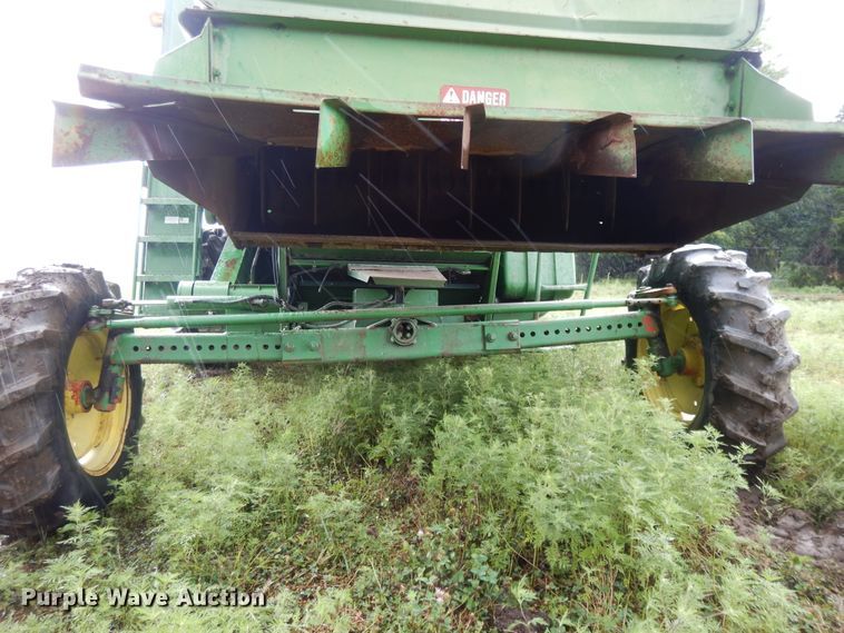 image for item DF5175 1981 John Deere SideHill 6620 combine