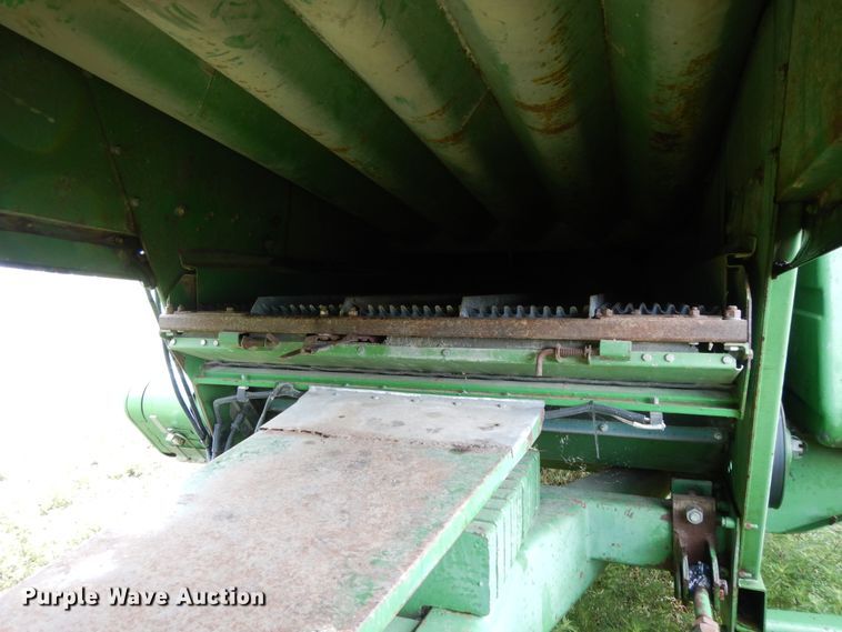 image for item DF5175 1981 John Deere SideHill 6620 combine