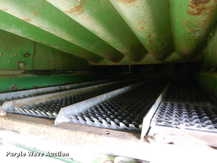 image for item DF5175 1981 John Deere SideHill 6620 combine