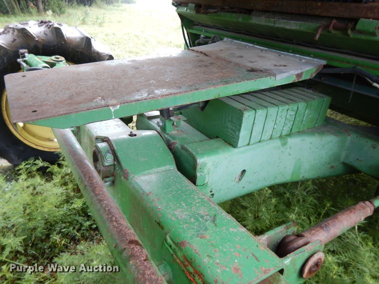 image for item DF5175 1981 John Deere SideHill 6620 combine