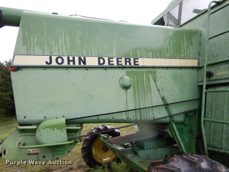 image for item DF5175 1981 John Deere SideHill 6620 combine