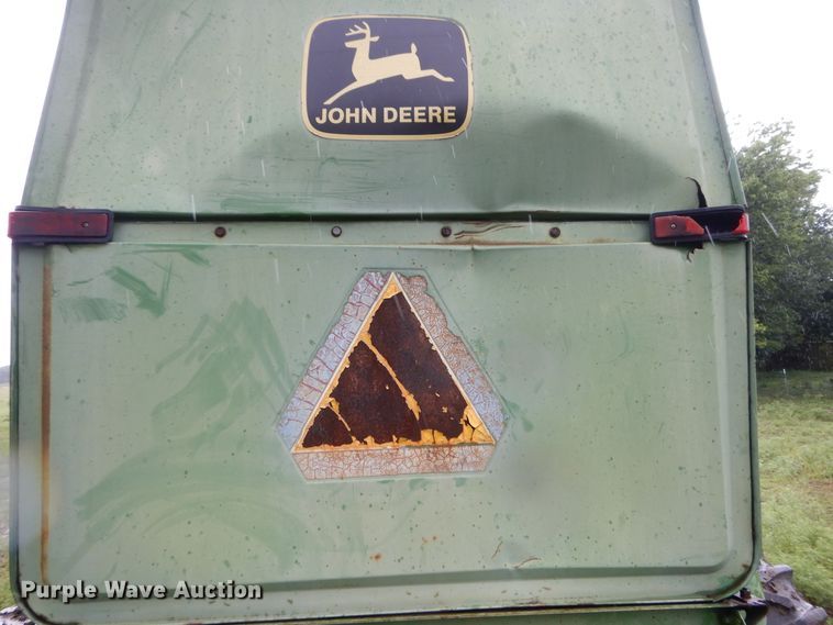 image for item DF5175 1981 John Deere SideHill 6620 combine