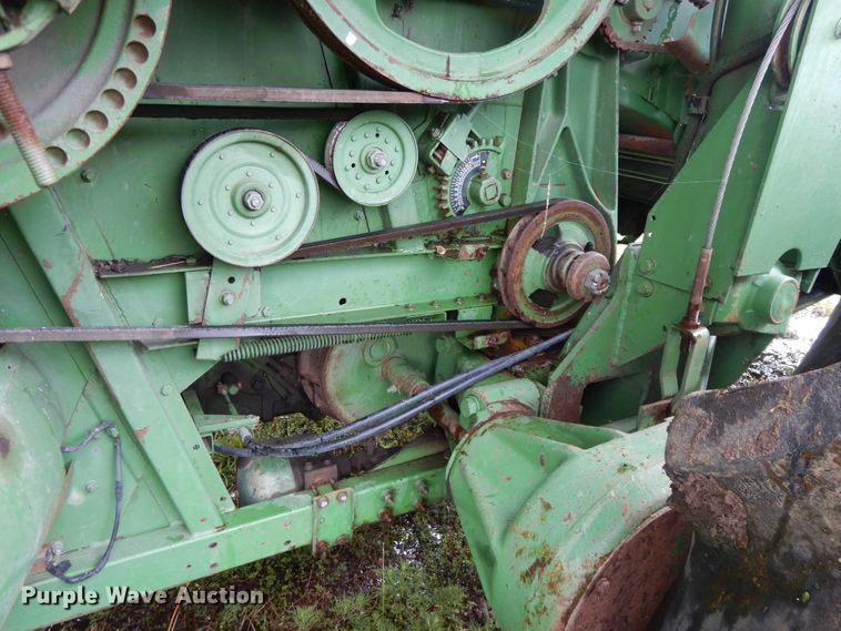 image for item DF5175 1981 John Deere SideHill 6620 combine