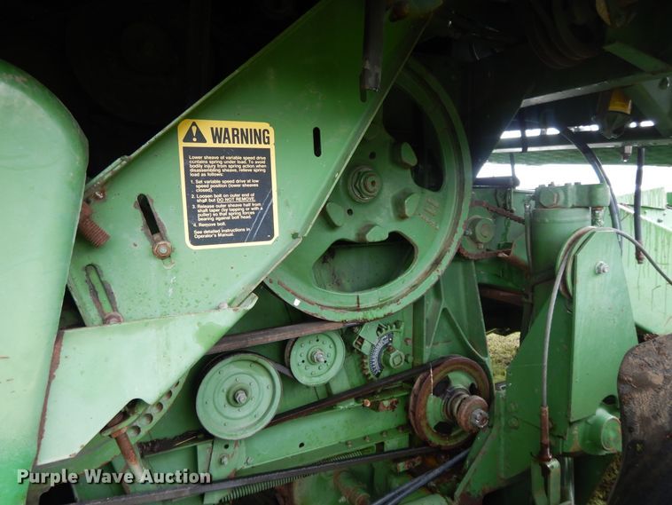 image for item DF5175 1981 John Deere SideHill 6620 combine