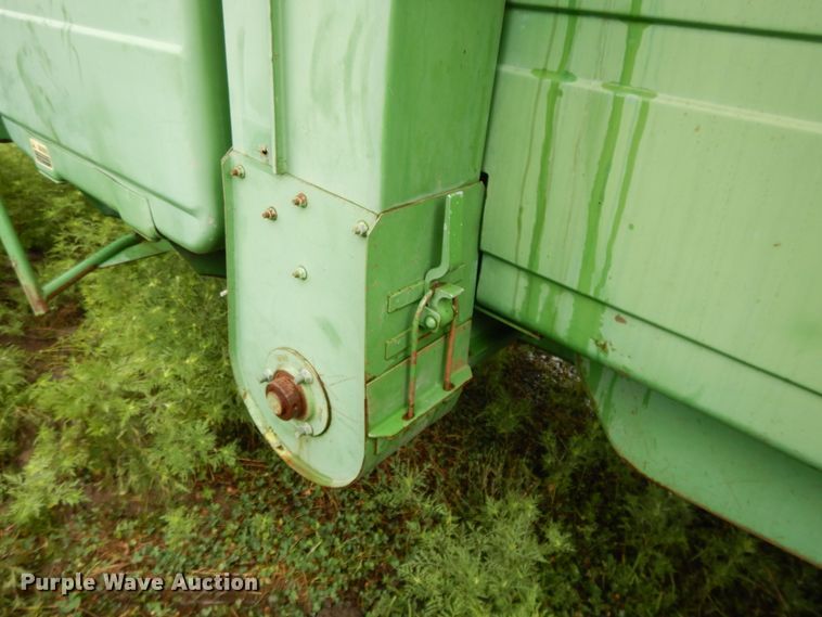 image for item DF5175 1981 John Deere SideHill 6620 combine