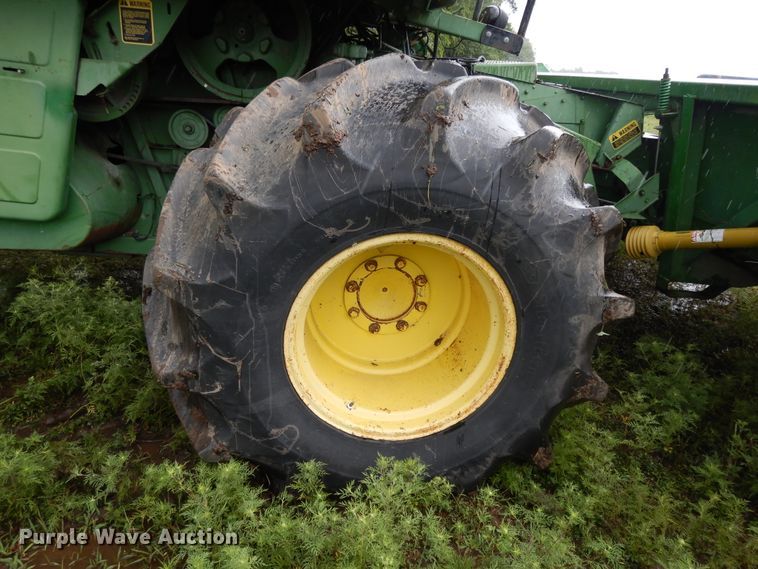 image for item DF5175 1981 John Deere SideHill 6620 combine
