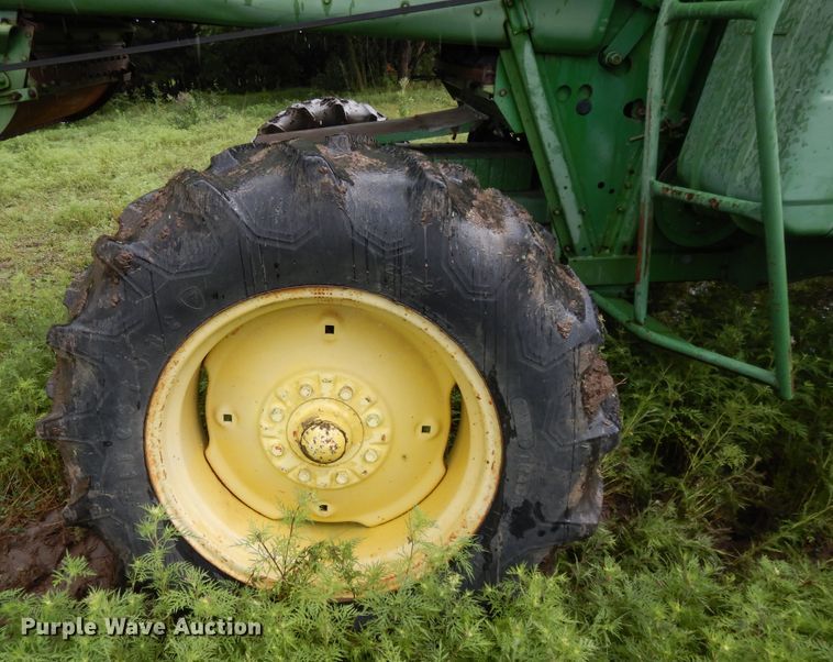 image for item DF5175 1981 John Deere SideHill 6620 combine