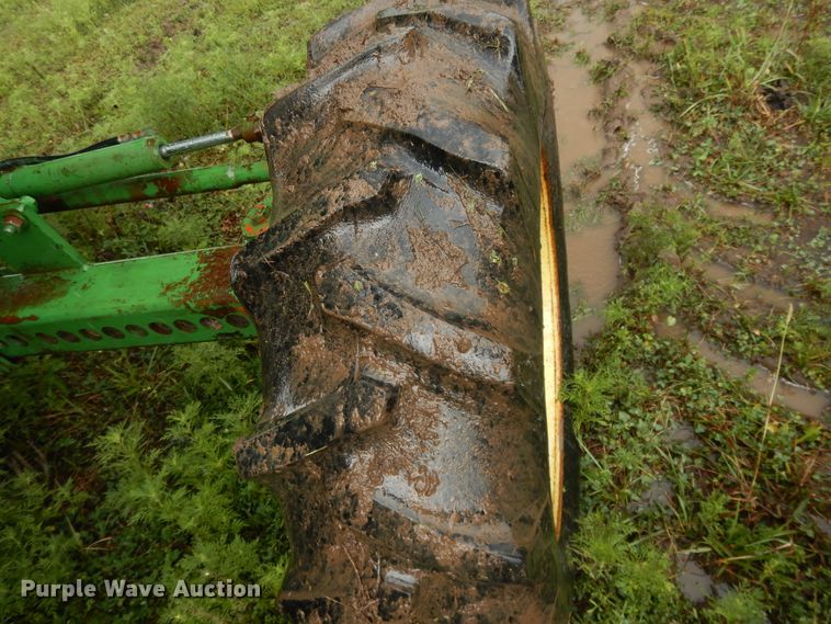 image for item DF5175 1981 John Deere SideHill 6620 combine