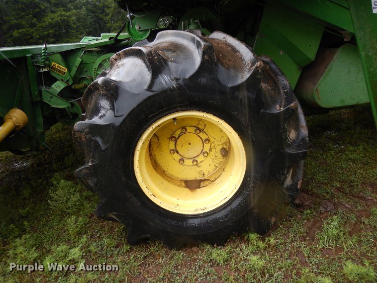 image for item DF5175 1981 John Deere SideHill 6620 combine