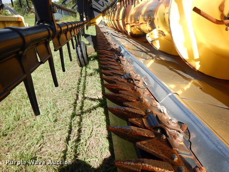 image for item DF5209 2011 New Holland 740CF30 flex head